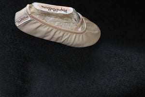 MajestiBallerina Theresa Gymnastikschuhe mit neuartiger schwarzer Gummisohle