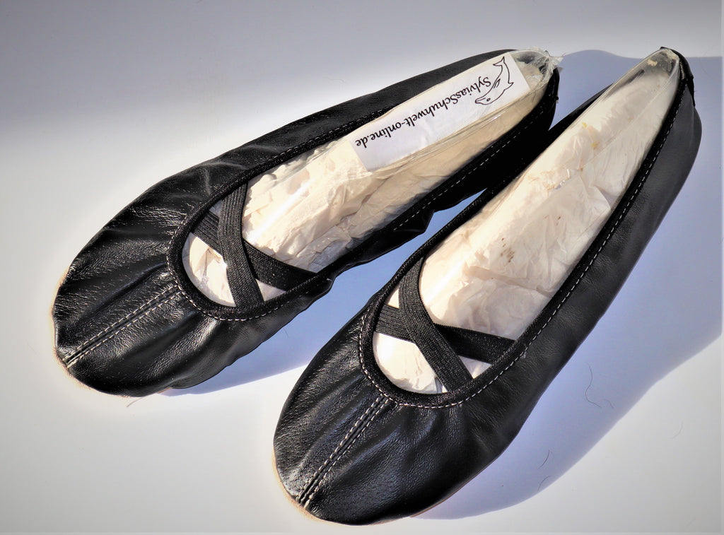 MajestiBallerina Gymnastikschuhe Ballerina Theresa 22-1911 schwarz weiß bis EU48